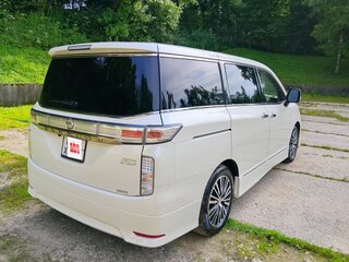 2018 Nissan Elgrand III (E52) Рестайлинг, белый, 2700000 рублей, вид 3