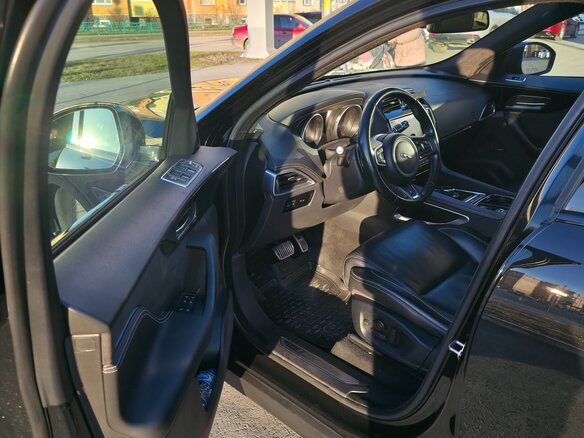 2016 Jaguar F-Pace I, чёрный, 4000000 рублей - вид 5