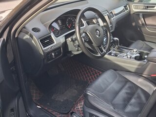 2017 Volkswagen Touareg II Рестайлинг, чёрный, 3200000 рублей, вид 4