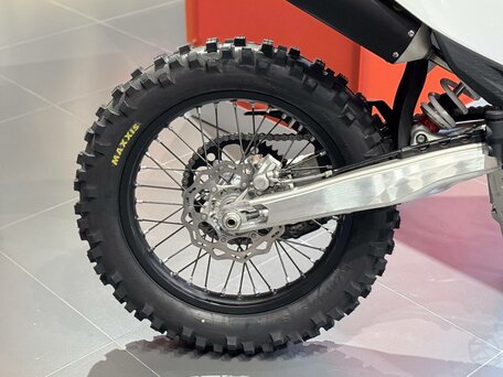 2024 KTM 150 EXC, оранжевый, 1199900 рублей, вид 4