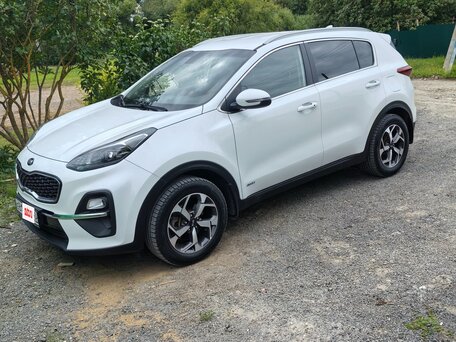 2020 Kia Sportage IV Рестайлинг, белый, 2000000 рублей, вид 4