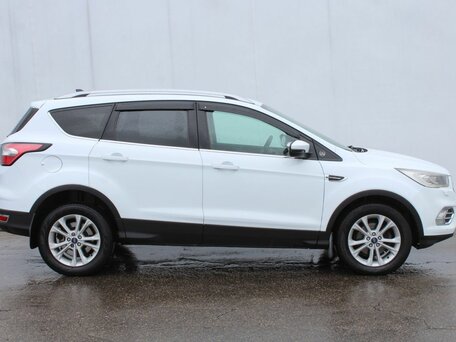 2018 Ford Kuga II Рестайлинг, белый, 1280000 рублей, вид 4