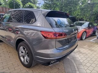 2020 Volkswagen Touareg III, серый, 6000000 рублей, вид 2