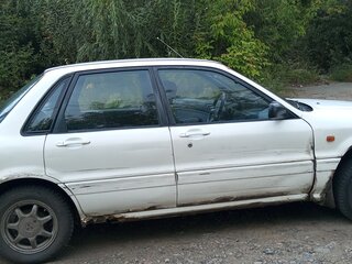 1992 Mitsubishi Galant VI, белый, 100000 рублей, вид 3