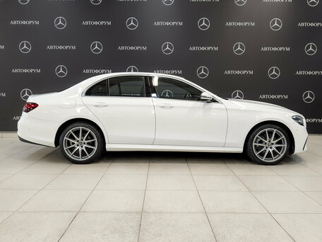 2021 Mercedes-Benz E-Класс 200 V (W213, S213, C238) Рестайлинг, белый, 4289000 рублей, вид 4