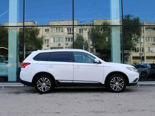 2018 Mitsubishi Outlander III Рестайлинг 2, белый, 1750000 рублей, вид 4