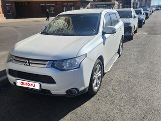 2014 Mitsubishi Outlander III Рестайлинг, белый, 1250000 рублей, вид 1