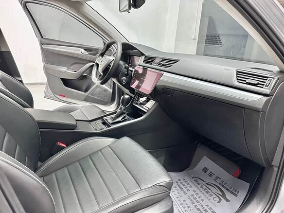 2021 Skoda Superb III Рестайлинг, серебристый, 1890000 рублей - вид 9