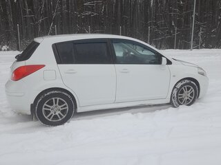 2012 Nissan Tiida I Рестайлинг, белый, 650000 рублей, вид 3