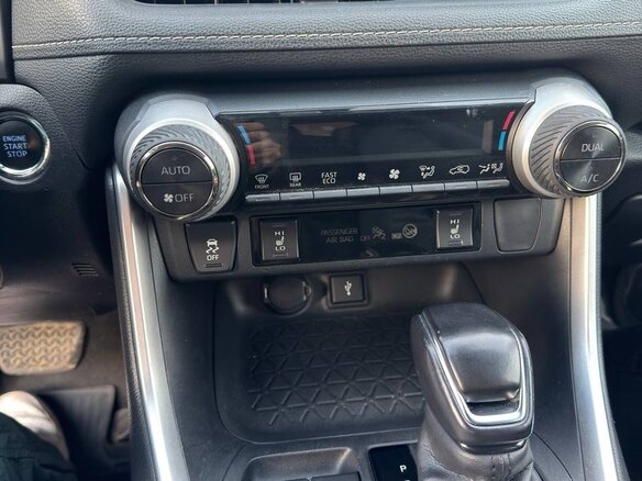 2021 Toyota RAV4 V (XA50), белый, 3650000 рублей - вид 7