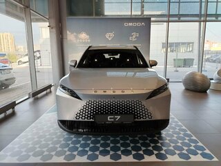 2026 Omoda C7, серебристый, 3099000 рублей, вид 2