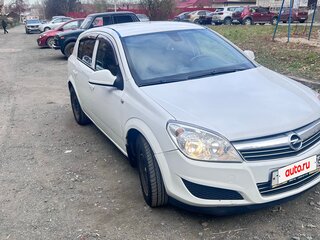 2011 Opel Astra H Рестайлинг, белый, 550000 рублей, вид 2