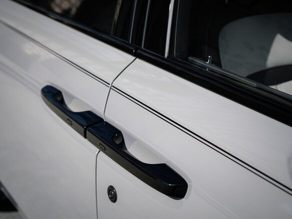 2026 Rolls-Royce Ghost Black Badge II Рестайлинг (Series II), серый, 58900000 рублей - вид 9