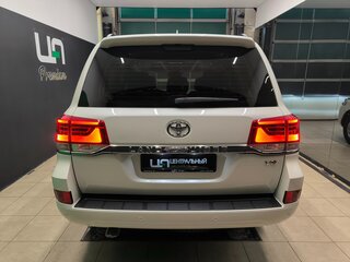 2019 Toyota Land Cruiser 200 Series Рестайлинг 2, белый, 6890000 рублей, вид 5