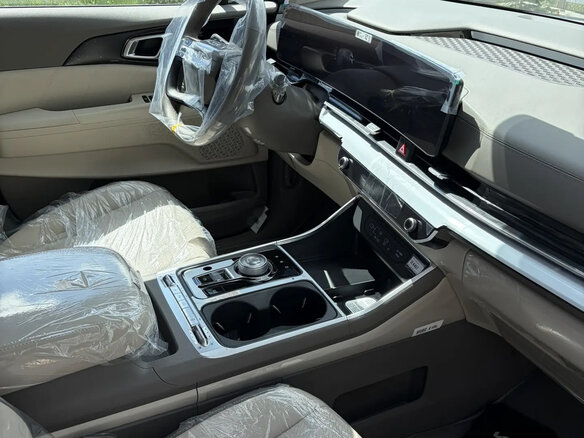 2025 Kia Carnival IV Рестайлинг, чёрный - вид 4