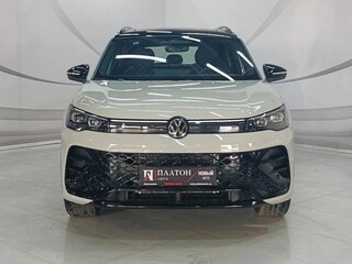 2026 Volkswagen Tiguan L Pro III (China Market), бежевый, 4870000 рублей, вид 2