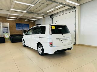 2013 Toyota ISis I Рестайлинг, белый, 1649000 рублей, вид 4