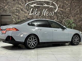 2025 BMW 5 серии 523d xDrive VIII (G60/G61/G68), серый, 8278000 рублей, вид 4