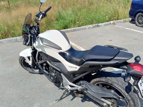 2013 Honda NC 700S, белый, 400000 рублей, вид 2
