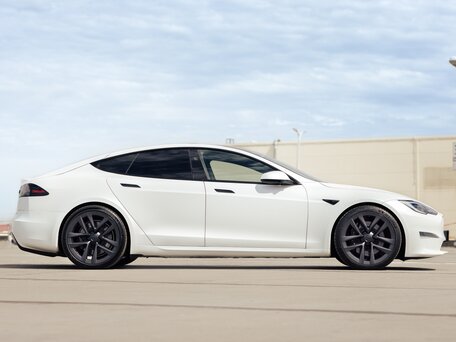 2023 Tesla Model S Long Range I Рестайлинг 2, белый, 7400000 рублей, вид 4