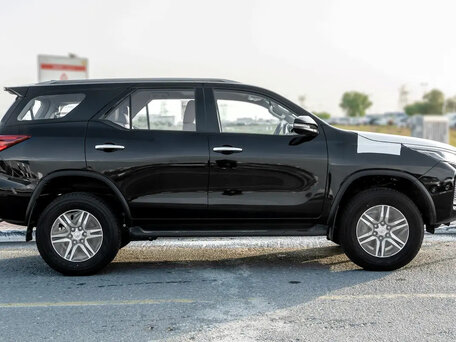 2025 Toyota Fortuner II Рестайлинг, чёрный, 5130000 рублей, вид 3