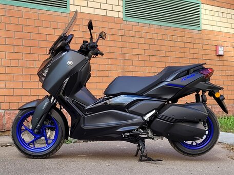 2024 Yamaha XMAX, чёрный, 723000 рублей, вид 2