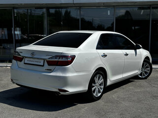 2016 Toyota Camry VII (XV50) Рестайлинг, белый, 2350000 рублей, вид 4