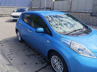 2013 Nissan Leaf I (ZE0/AZE0), голубой, 1400000 рублей, вид 4