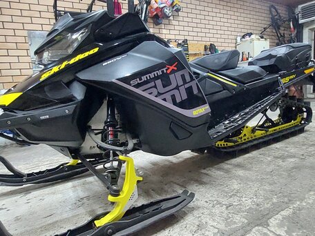 2017 BRP Ski-Doo Summit 850, чёрный, 1200000 рублей, вид 4