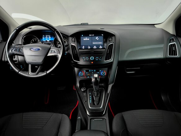 2017 Ford Focus III Рестайлинг, красный, 849000 рублей - вид 5