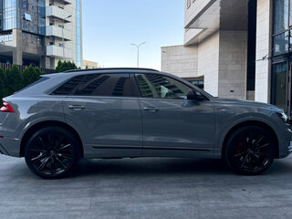 2023 Audi Q8 55 TFSI I (4M) Рестайлинг, серый, 13000000 рублей, вид 4
