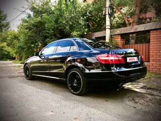 2010 Mercedes-Benz E-Класс 300 IV (W212, S212, C207), чёрный, 1850000 рублей, вид 3