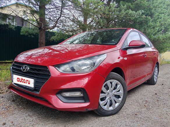 2018 Hyundai Solaris II, красный