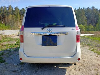 2008 Toyota Noah II (R70), белый, 1680000 рублей, вид 2