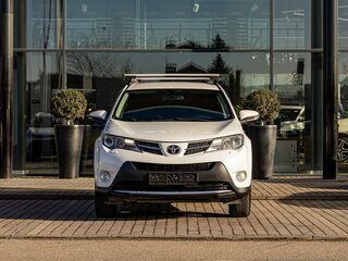 2015 Toyota RAV4 IV (XA40), белый, 1695000 рублей, вид 2