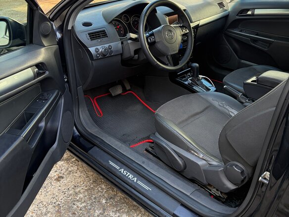 2007 Opel Astra GTC H Рестайлинг, чёрный, 535000 рублей - вид 9