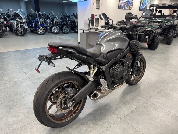 2021 Honda CB 650R, серый, 894000 рублей - вид 6