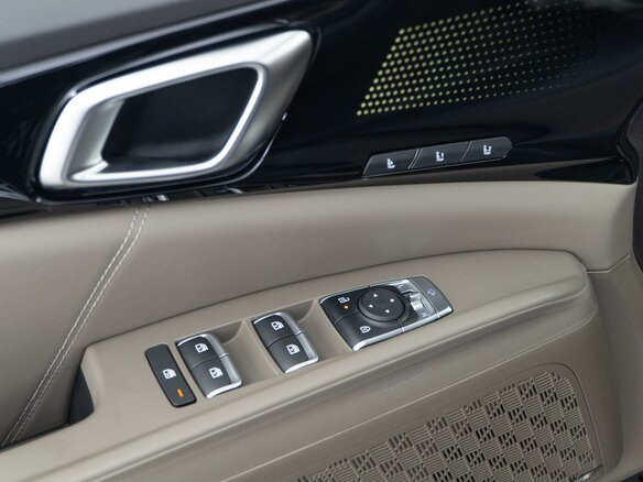 2025 Kia Carnival IV Рестайлинг, чёрный, 6949632 рублей - вид 24