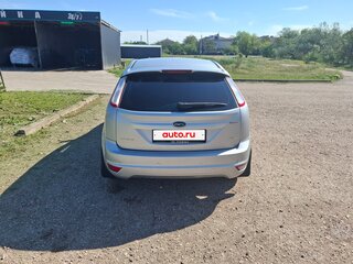 2010 Ford Focus II Рестайлинг, серебристый, 790000 рублей, вид 3