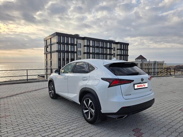 2018 Lexus NX 300 I Рестайлинг, белый, 3999999 рублей - вид 5