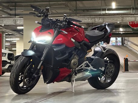2021 Ducati Streetfighter V4, красный, 1800000 рублей, вид 1