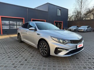 2019 Kia Optima IV Рестайлинг, серебристый, 1950000 рублей, вид 1