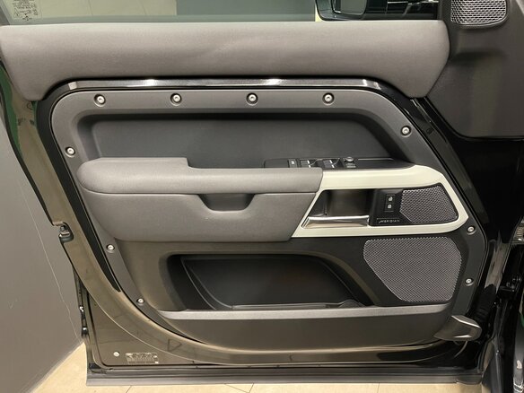 2020 Land Rover Defender 110 II, чёрный - вид 7