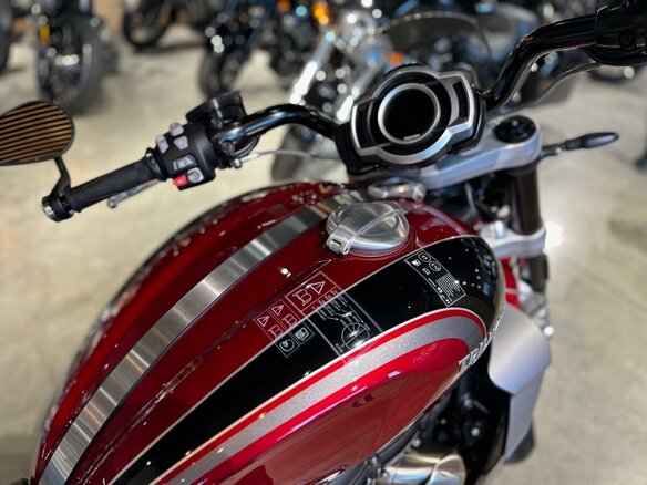 2023 Triumph Rocket 3, красный, 2990000 рублей - вид 27