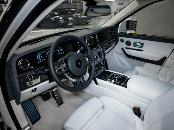 2025 Rolls-Royce Cullinan Black Badge I Рестайлинг (Series II), белый, 64500000 рублей - вид 34