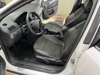 2013 Opel Astra H Рестайлинг, белый, 555000 рублей, вид 3