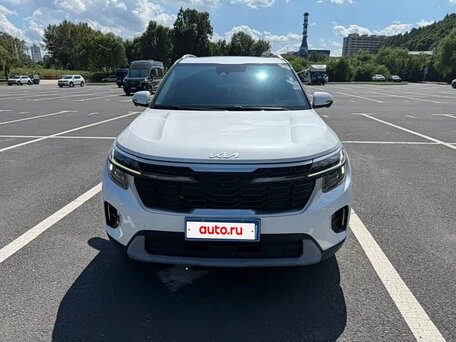 2023 Kia Seltos I Рестайлинг, белый, 2300000 рублей, вид 2