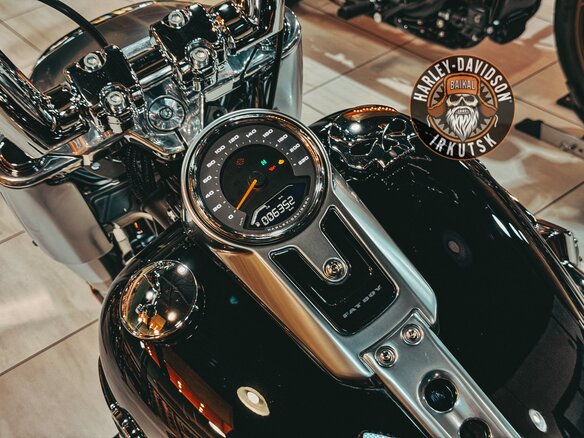 2018 Harley-Davidson Fat Boy, чёрный, 2250000 рублей - вид 2