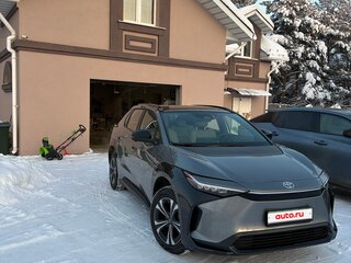 2023 Toyota bZ4X I, серый, 2900000 рублей, вид 4