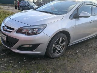 2014 Opel Astra J Рестайлинг, серебристый, 630000 рублей, вид 2